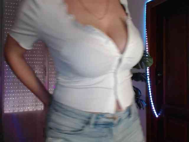 Alina-Lovely webcam