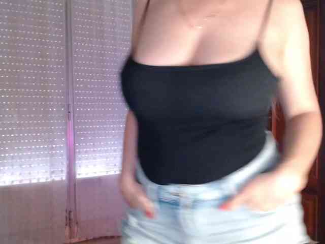 Alina-Lovely webcam