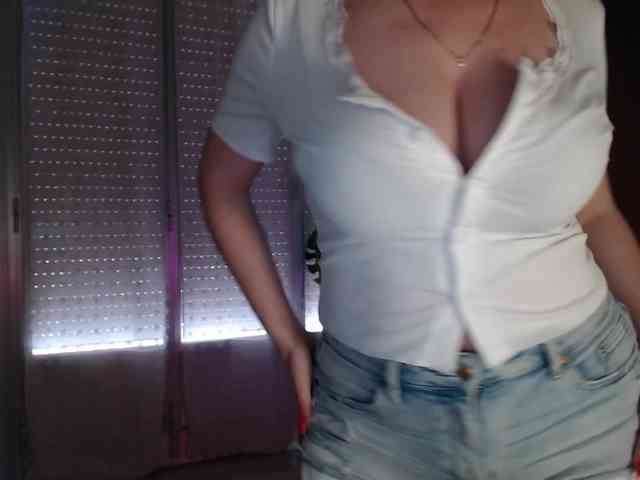 Alina-Lovely webcam