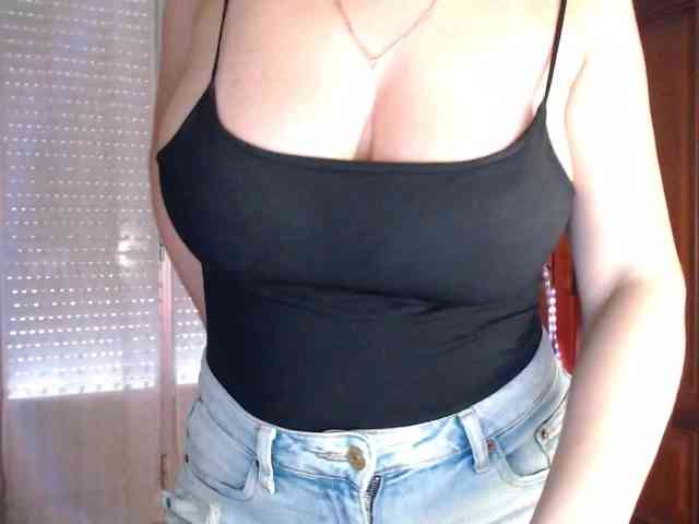Alina-Lovely webcam