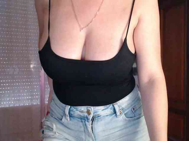 Alina-Lovely webcam