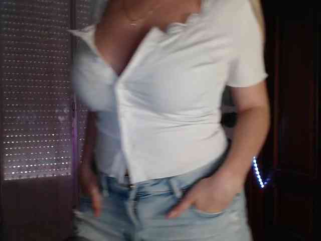 Alina-Lovely webcam