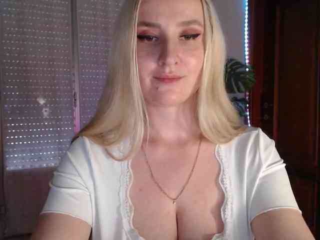 Alina-Lovely webcam