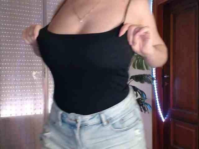 Alina-Lovely webcam