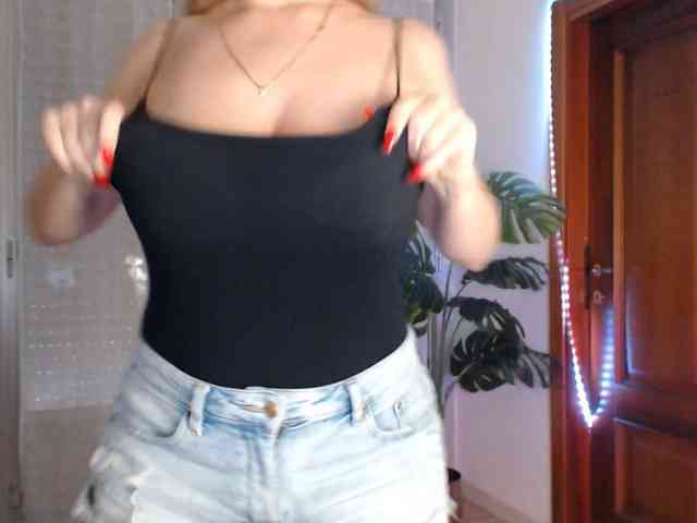 Alina-Lovely webcam