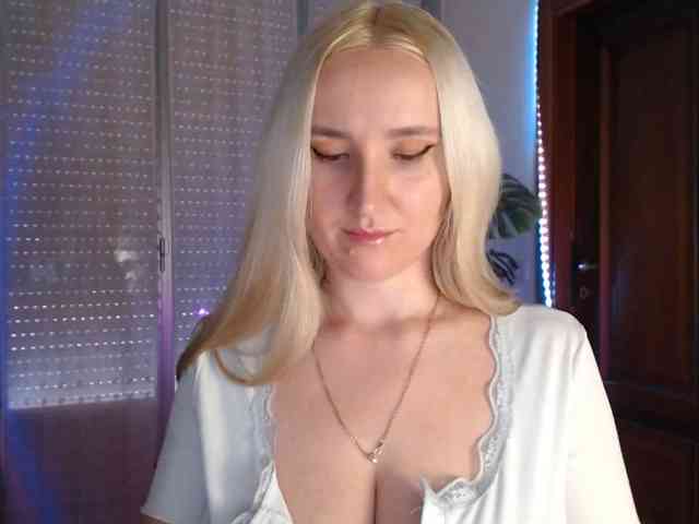 Alina-Lovely webcam
