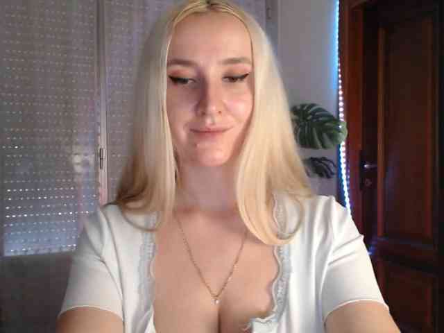 Alina-Lovely webcam