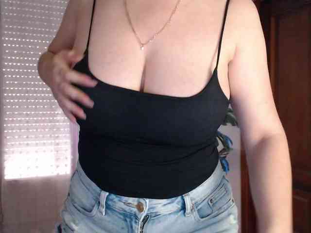 Alina-Lovely webcam