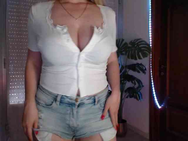 Alina-Lovely webcam