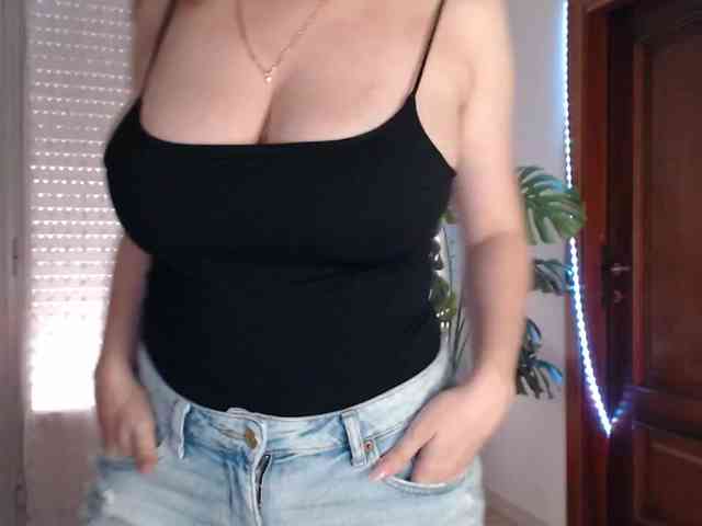 Alina-Lovely webcam