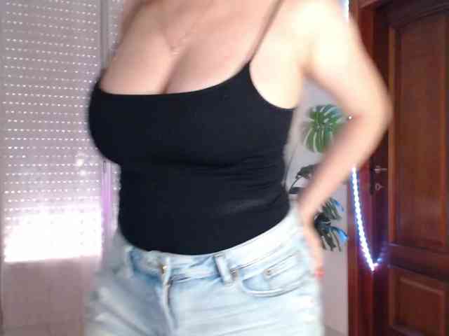 Alina-Lovely webcam