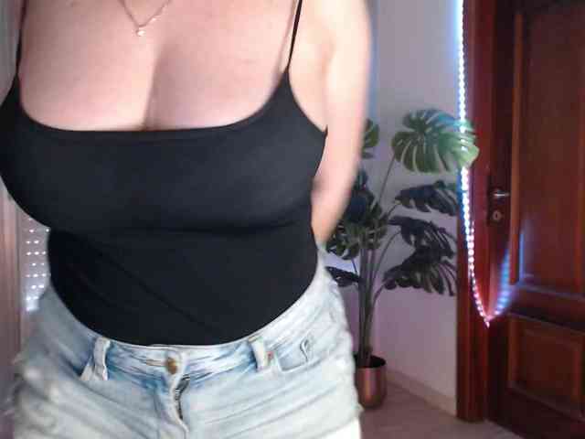 Alina-Lovely webcam