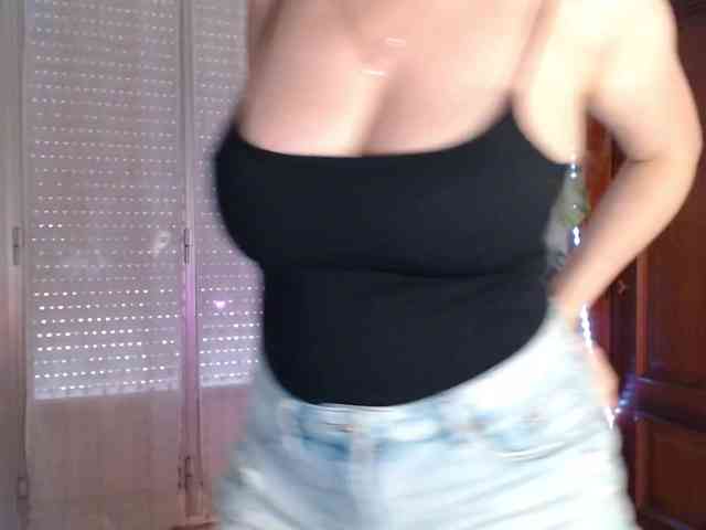 Alina-Lovely webcam