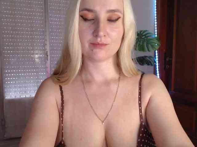 Alina-Lovely webcam