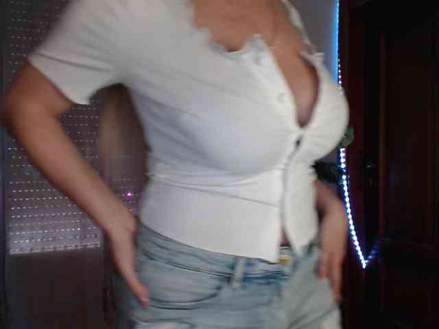 Alina-Lovely webcam