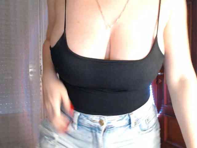 Alina-Lovely webcam