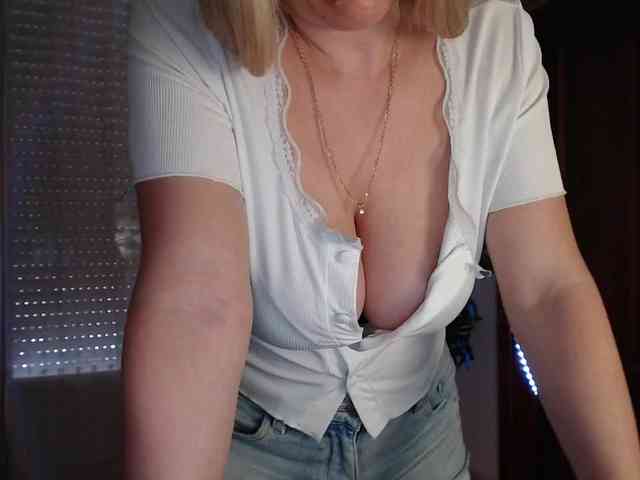 Alina-Lovely webcam
