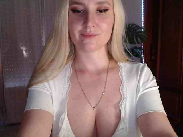 Alina-Lovely webcam