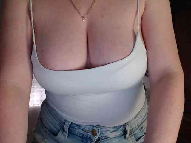 Alina-Lovely webcam