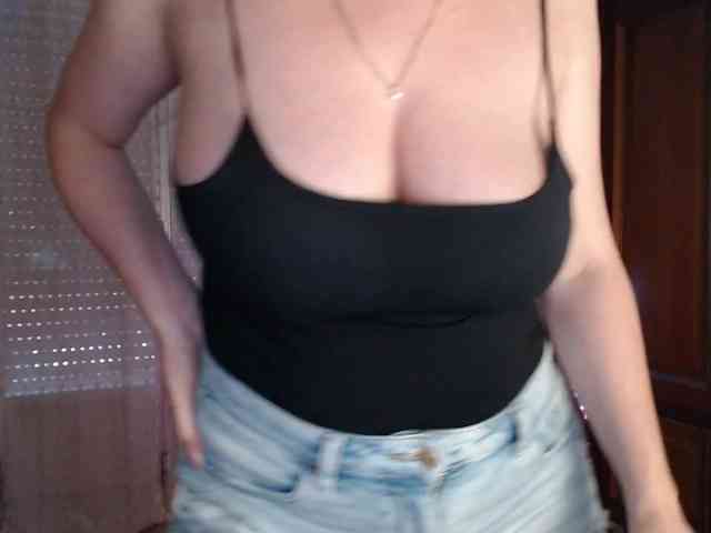 Alina-Lovely webcam