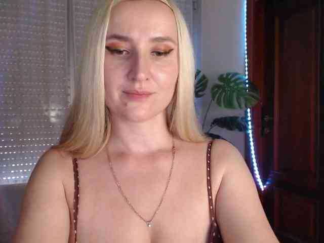 Alina-Lovely webcam