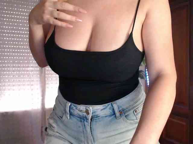 Alina-Lovely webcam