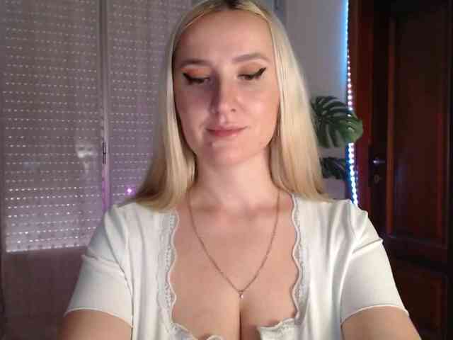 Alina-Lovely webcam