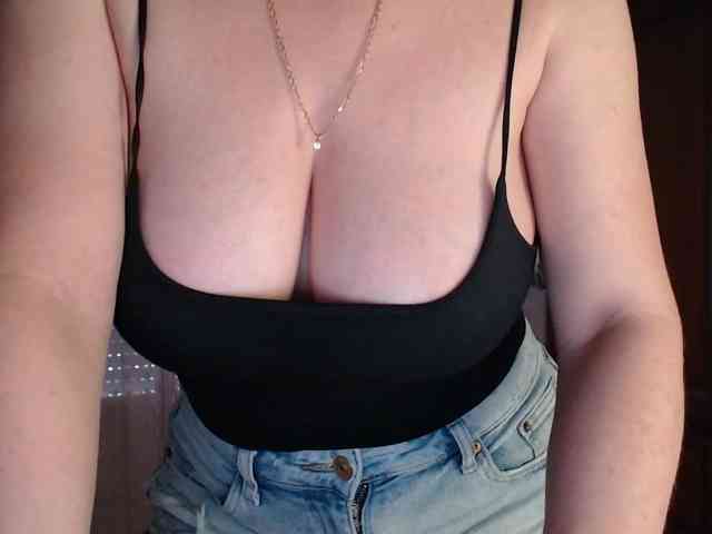 Alina-Lovely webcam
