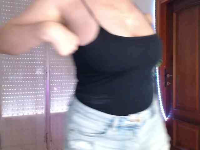 Alina-Lovely webcam