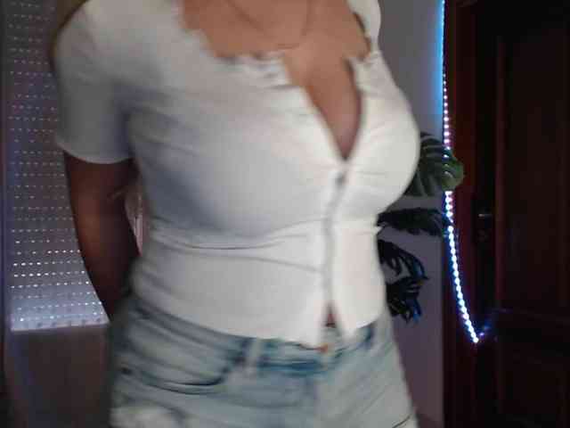 Alina-Lovely webcam