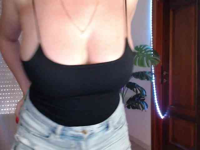 Alina-Lovely webcam