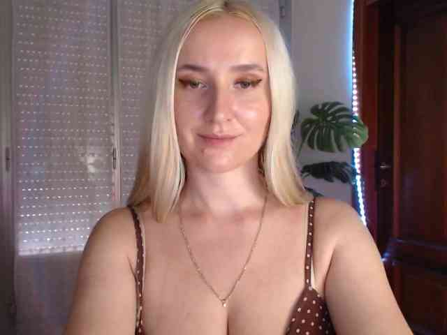 Alina-Lovely webcam