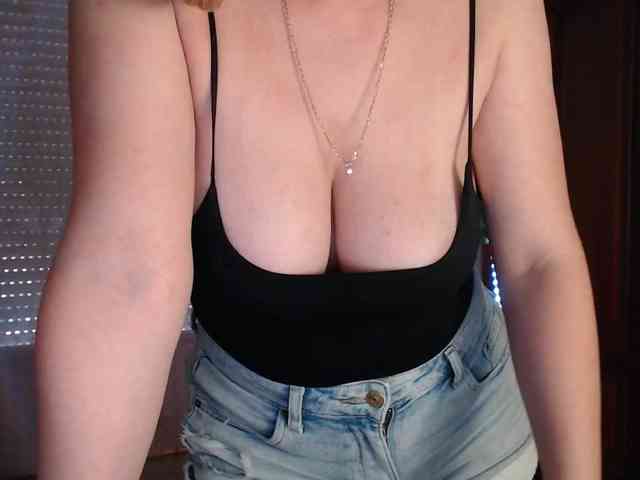 Alina-Lovely webcam