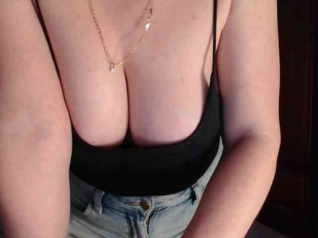 Alina-Lovely webcam