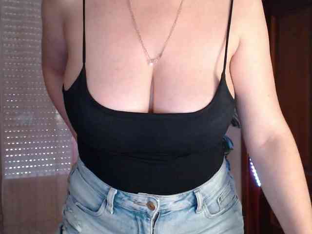 Alina-Lovely webcam