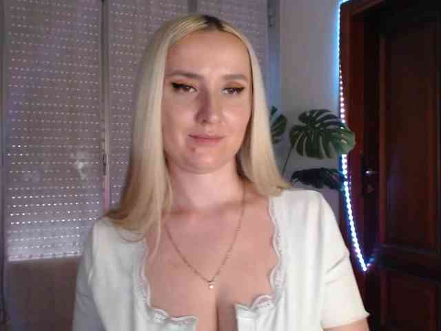 Alina-Lovely webcam