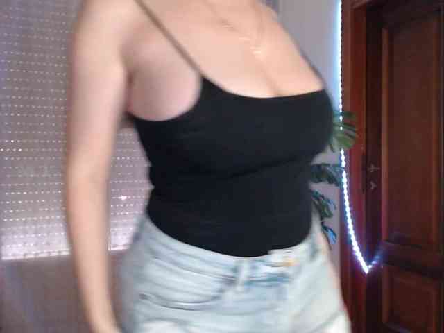 Alina-Lovely webcam