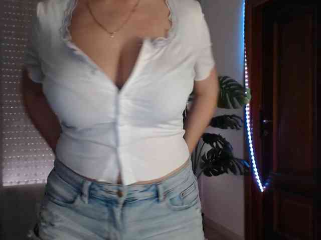 Alina-Lovely webcam