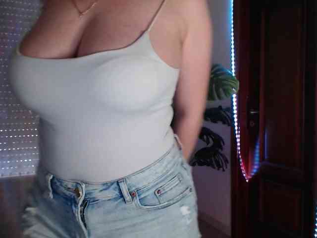 Alina-Lovely webcam