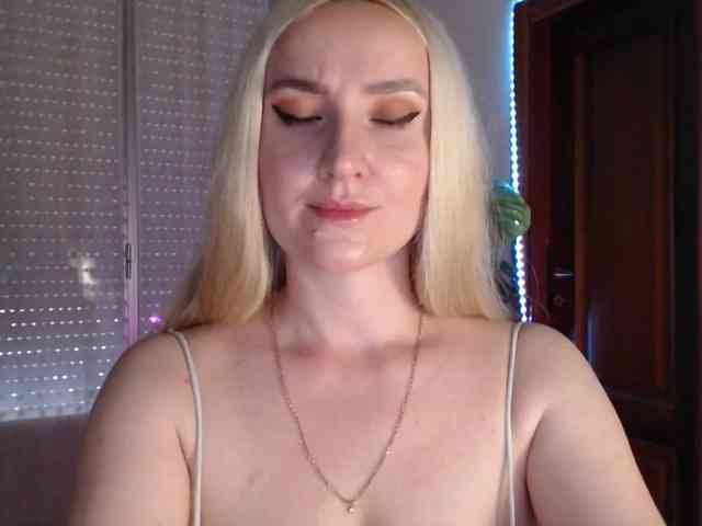 Alina-Lovely webcam