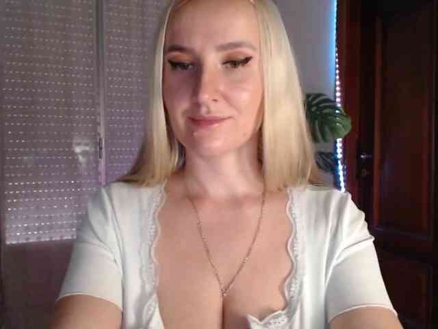 Alina-Lovely webcam
