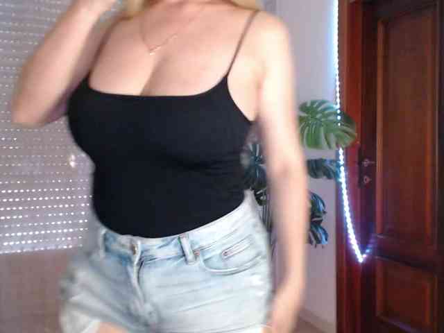 Alina-Lovely webcam