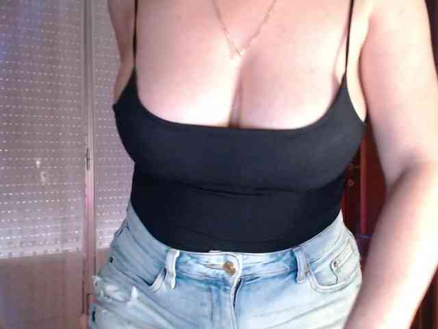 Alina-Lovely webcam
