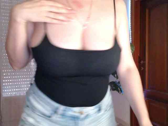 Alina-Lovely webcam