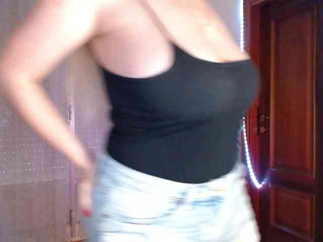 Alina-Lovely webcam