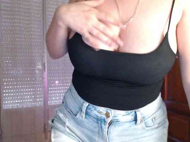 Alina-Lovely webcam