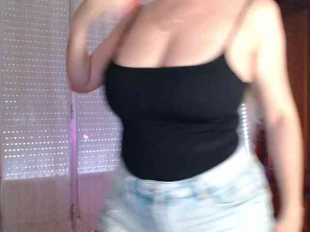 Alina-Lovely webcam