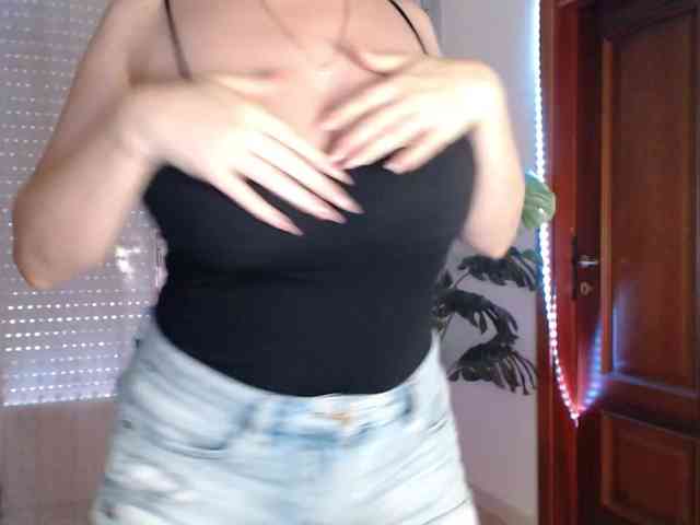 Alina-Lovely webcam