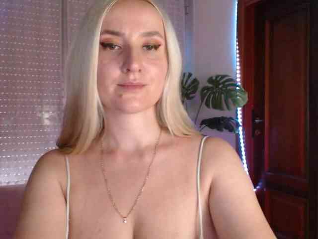 Alina-Lovely webcam