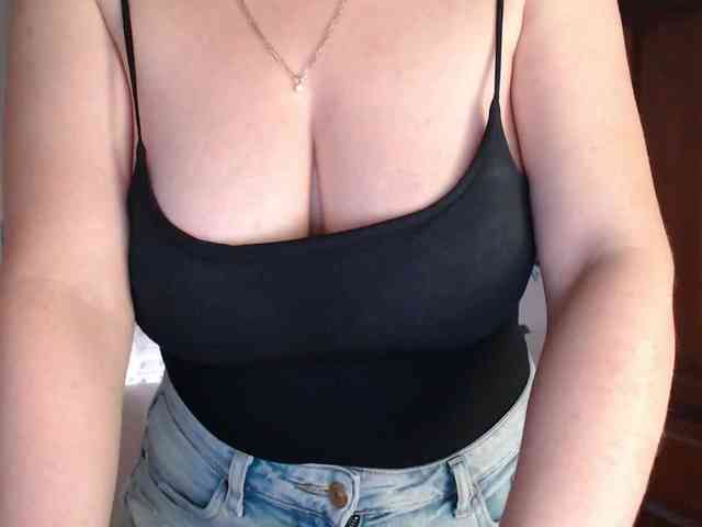 Alina-Lovely webcam